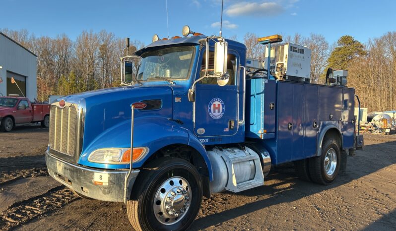 
								2015 Peterbilt 337 4×2 Service Truck plein									